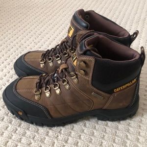 Men’s Caterpillar steel toe work boots.